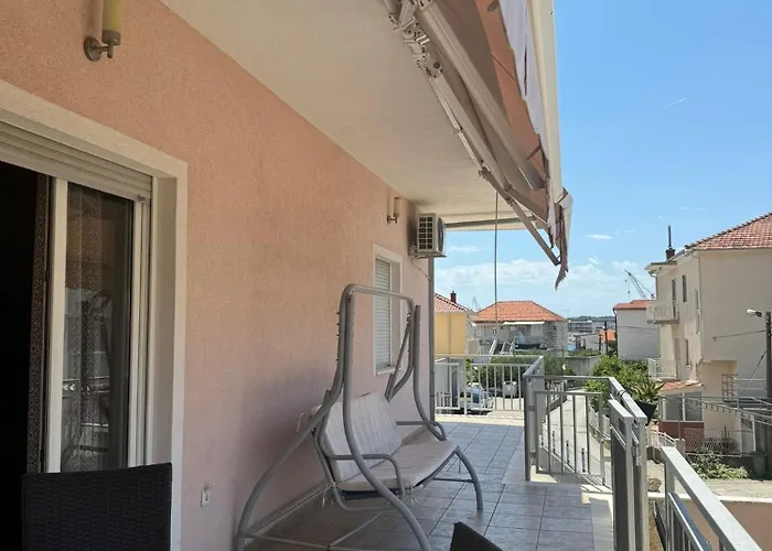 Adriana トロギール